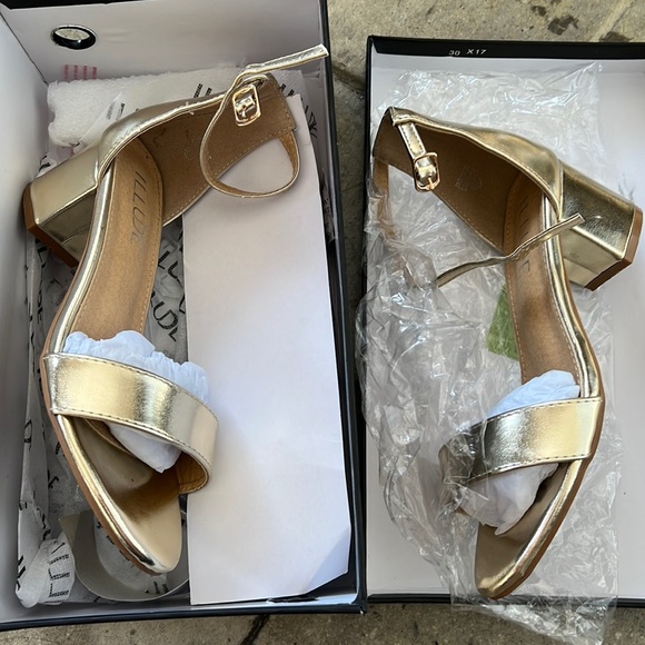 Shoes - Gold heeled sandals